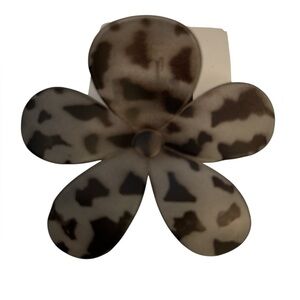 NWT Black and Frosted White Floral Hair Clip
